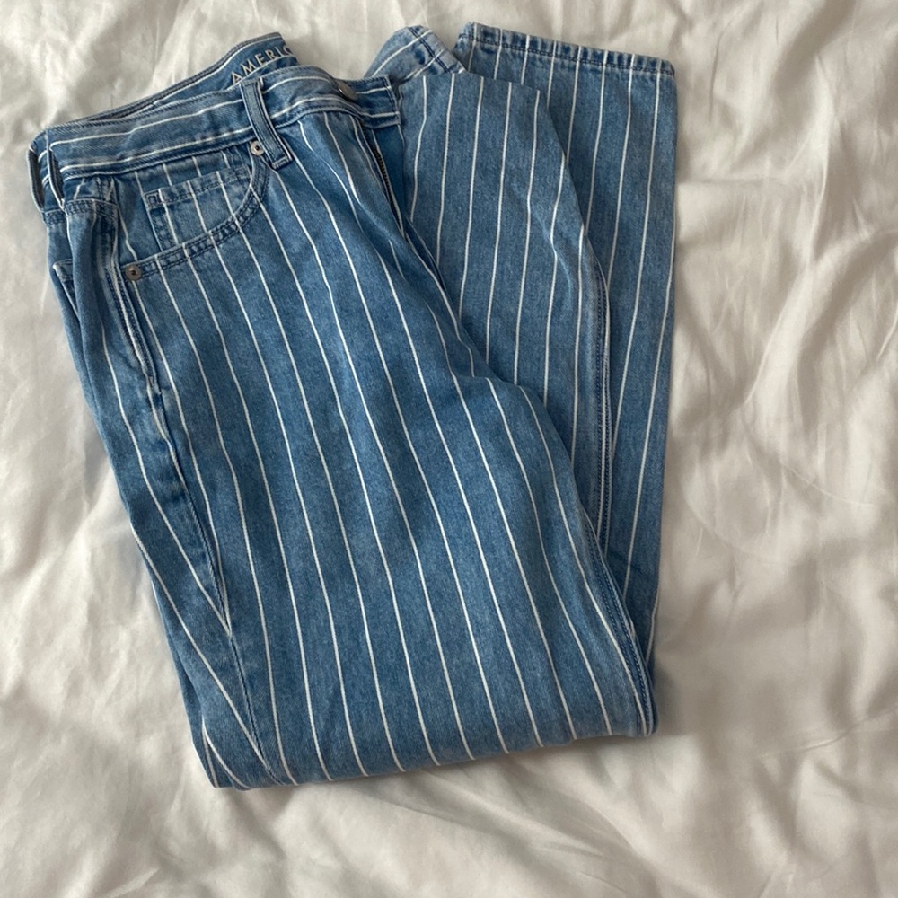Straight leg printed jeans with white stripes in size small (4)